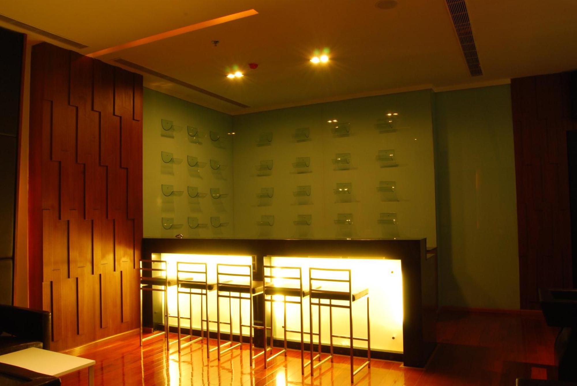 Royal Park Kakinada Hotel Kültér fotó