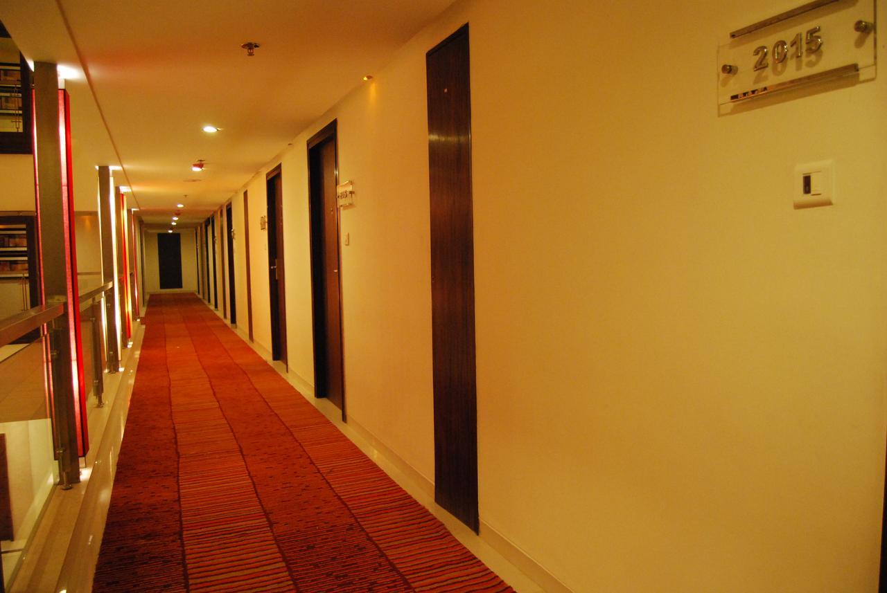 Royal Park Kakinada Hotel Kültér fotó