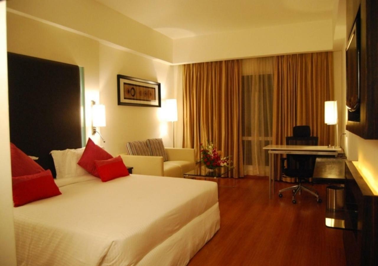 Royal Park Kakinada Hotel Kültér fotó